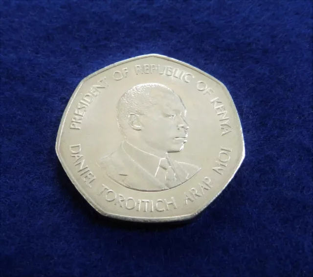 1985 Kenya 5 Shillings - Great Coin - See Pictures