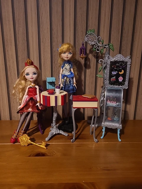 EVER AFTER HIGH BEANSTALK BAKERY with Blondielocks and Apple White doll