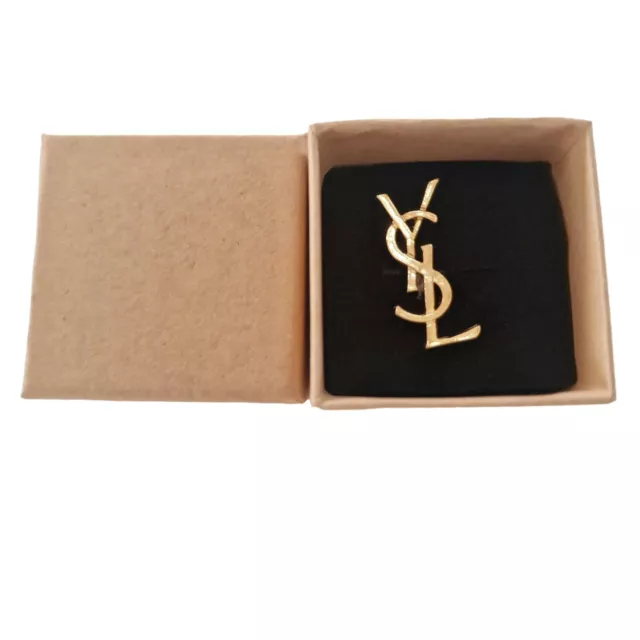 Pin's Broche YSL Siglé Ballou Reg'd  - Monogramme Yves Saint Laurent  Doré Neuf