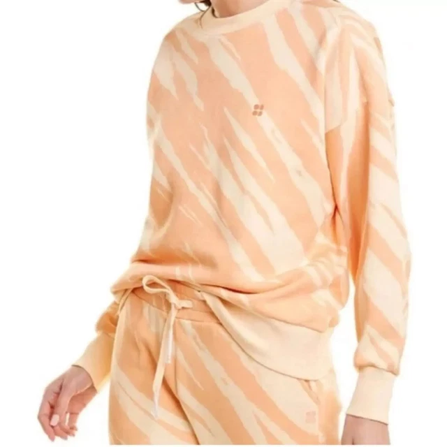 Hoodies & Sweatshirts, Activewear, Women display picture 3