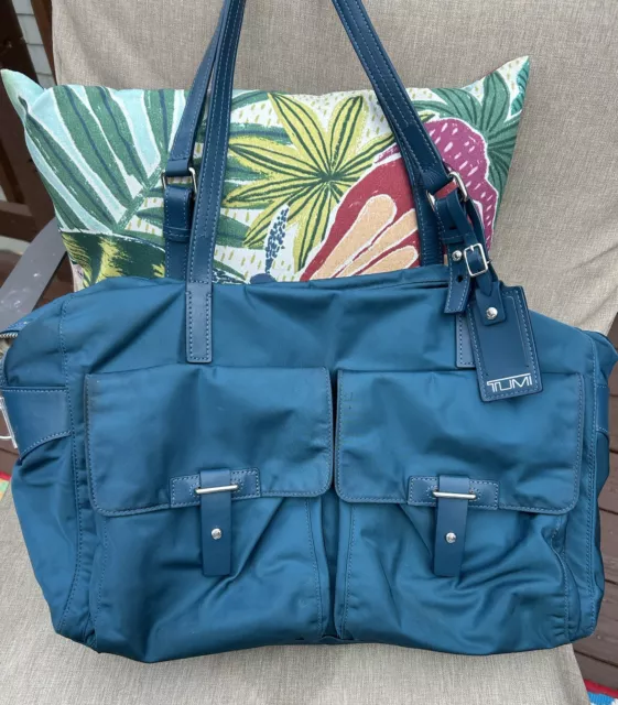 Tumi cortina deals