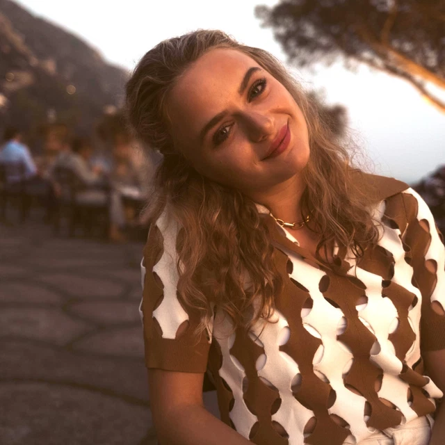 Zoom with Joey King, Star of the Bullet Train and The Kissing Booth Zoom with Joey King, Star of the Bullet Train and The Kissing Booth