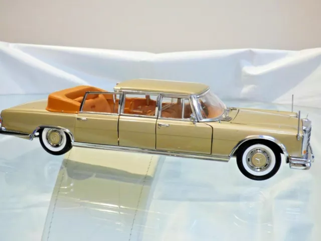 Mercedes Benz 600 Landaulet Vintage 1:18 goldenes Spielzeug Auto Cabrio Stretch W100 2