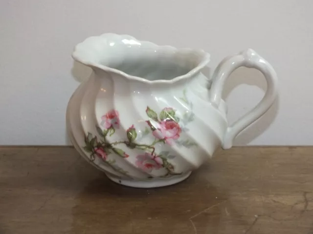 + Pot à lait en porcelaine de Limoges, Haviland Torse, décor églantines +