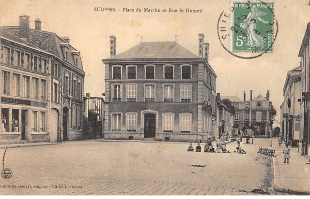 51 - SUIPPES - SAN37380 - Place du Marché et Rue St Marché