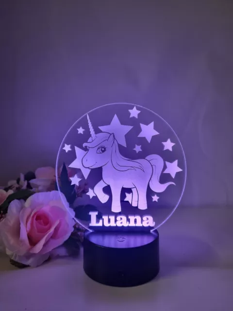 Personalisierte Einhorn Lampe, Wunschgravur, Nachtlicht Tischlampe für Mädchen