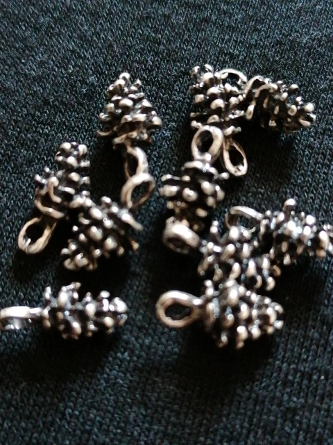 🌲 10 kleine Tannenzapfen Charmes 1 x 0,5 cm silber antik