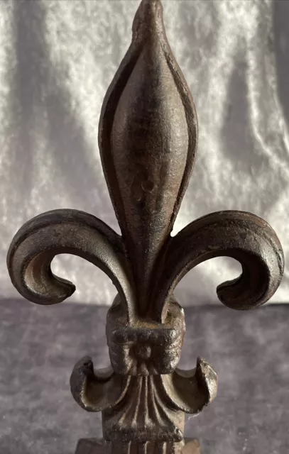 Vintage Brown Cast Metal Fleur-de-lis Gate Table Finial Decor 3