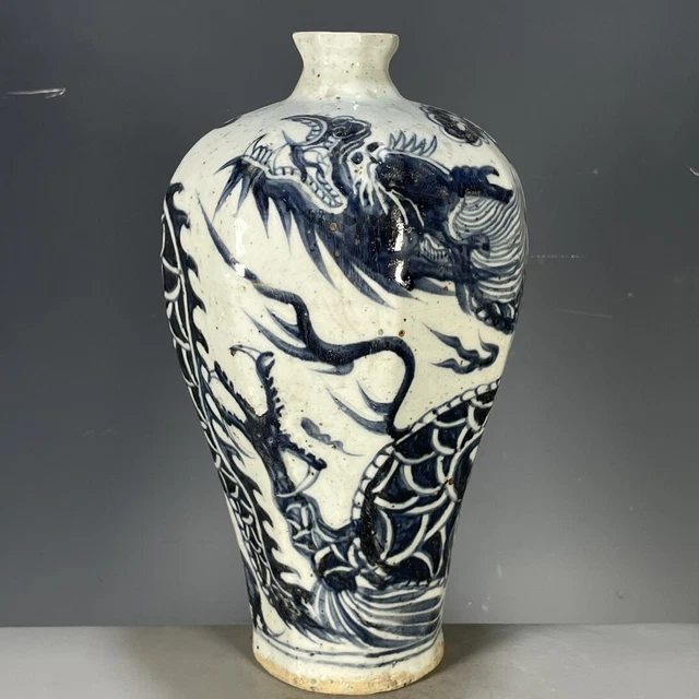 CHINESE PORCELAIN YUAN Dynasty Blue and White Dragon Pattern Plum Vase