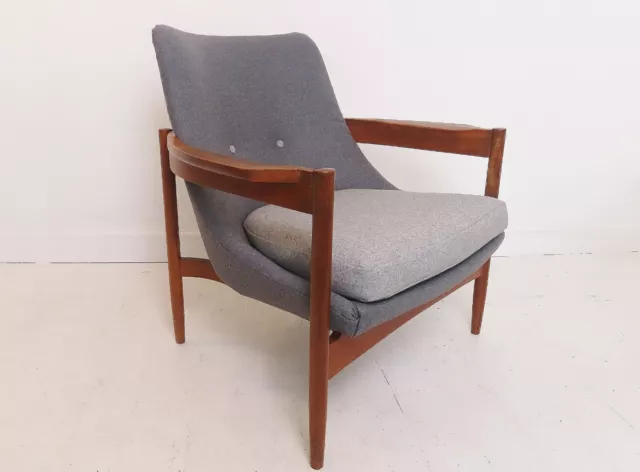 Stunning Vintage Teak Guy Rogers Delta Lounge Chair