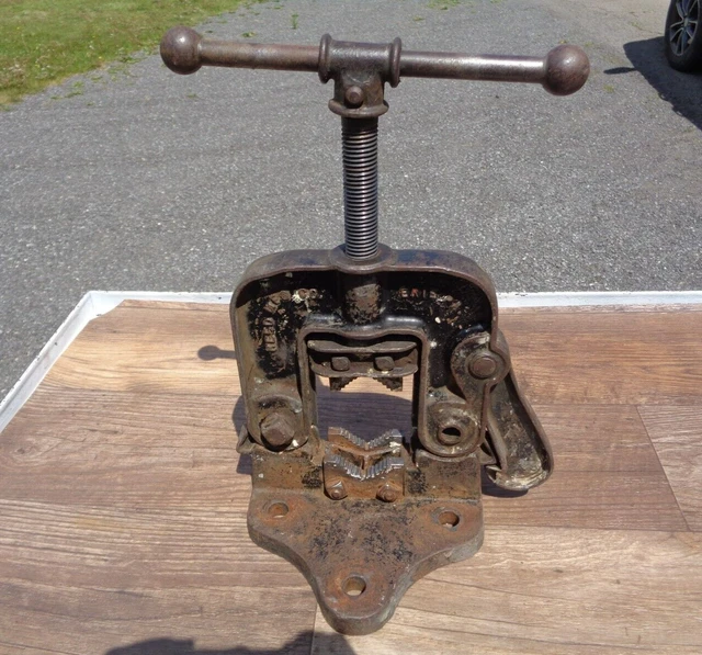 REED No. 61  Bench Mount Pipe Vise  USA