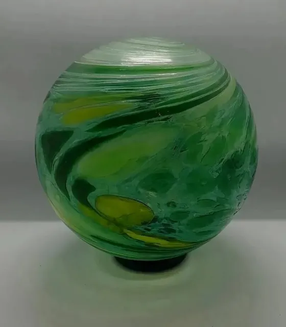 Glass Quest Mark Ellinger Signed Swirled Green Art Glass Footed Orb 2004 (M)