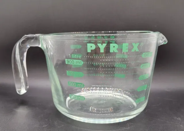 Pyrex 32oz/4 Cups/ 1L Measuring Cup Green Lettering USA Vintage