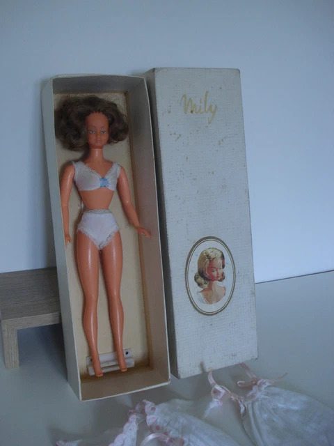 ANCIENNE POUPÉE MANNEQUIN Bella 1970 Vêtements Yeux Dormant Vintage EUR