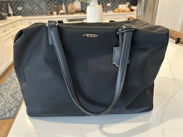 NWT Tumi United Airlines Crew Luggage Wynne Weekender Bag in Black And Gold
