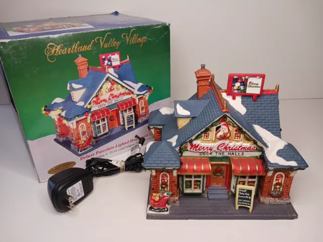 2007 Heartland Valley Village House LED Lighted Christmas Store Deck The Halls