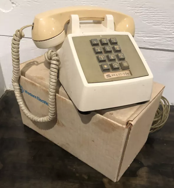 Western Electric Bell System Touchtone Desk Phone Model 2500DM Vintage