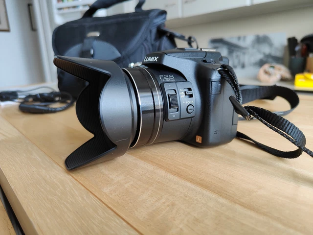 Appareil photo numérique Lumix DSC-FZ200 avec objectif Leica Vario Elmarit 25-60