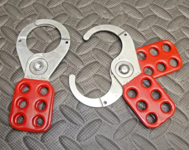 2 lotti NUOVO Master Lock 421 Lockout paralume di sicurezza rosso rivestito in vinile 1 1/2" mascella