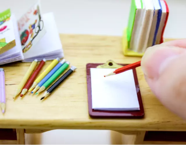 1set Dollhouse Miniature 1:12 Word Board+Pencil Model Writing Accessories