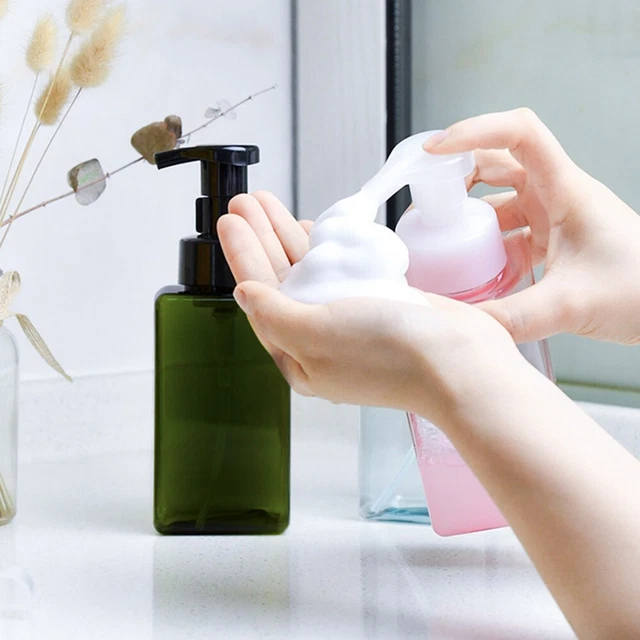 Pompe Flacon Pompe Vide Immersive, Bouteille En Plastique Transparent Dans Le Rendu 3D Photo