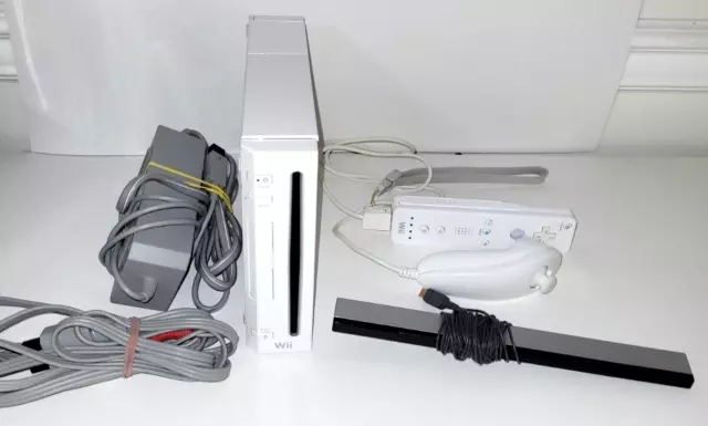 Nintendo Wii Console Bundle Gamecube Compatible RVL-001 1 Controller Tested