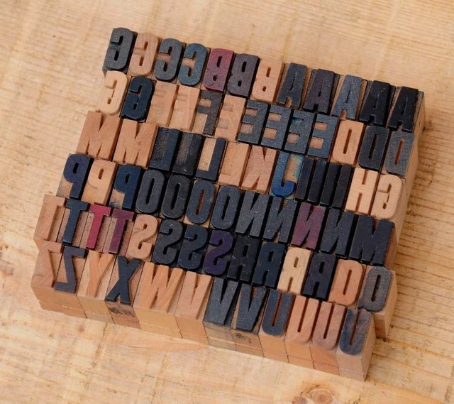 A-Z + 0-9 anciens caractères d'imprimerie en bois typographie lettres A-Z + 0-9 anciens caractères d'imprimerie en bois typographie lettres