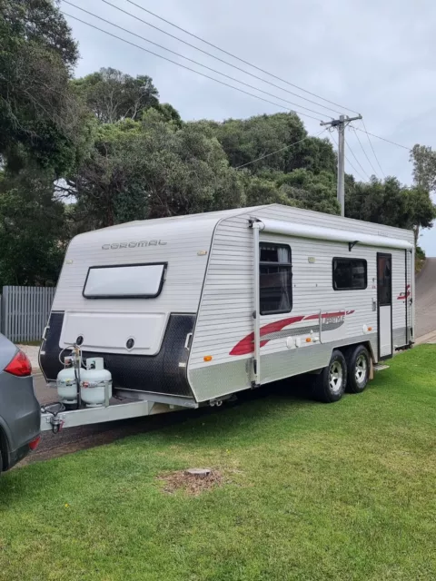 2012  Coromal 663 Semi O/R 21.5 Ft Caravan-Annex-Genset-Sat/Tv-Diesel  Heater