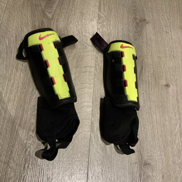 nike charge shin pads Size S