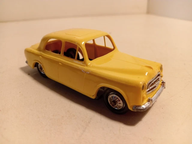 Minialuxe 1/32 – Peugeot 403 Berline – Dessous En Tôle, Grise – état D'occasion