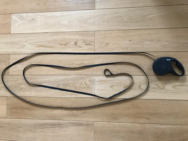 Genuino Flexi Classic negro retráctil correa/plomo para perro. c.430cm. Usado