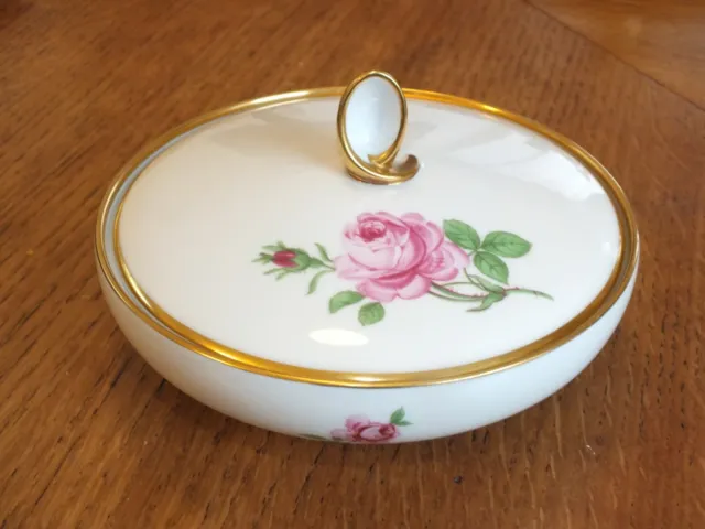 + Boîte bonbonnière en porcelaine allemande de Fürstenberg décor roses +