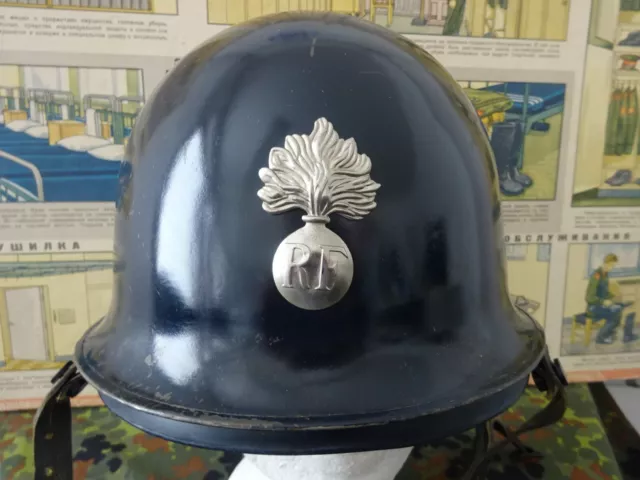 Frankreich Helm Legion Indochina Stahlhelm 2 teilig  Militär Polizei Original