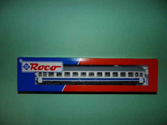 Voiture 2e classe pour train rapidel, RENFE - R64533 - Roco - Voitures