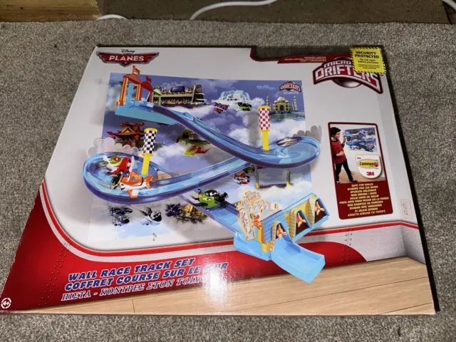 Disney Pixar Planes Wall Race Track Set With Dusty Crophopper Rare Retired