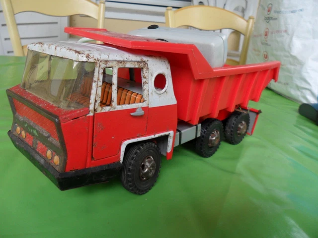 CAMION BENNE HYDRAULIQUE Bernard par Joustra avec sa boite en carton