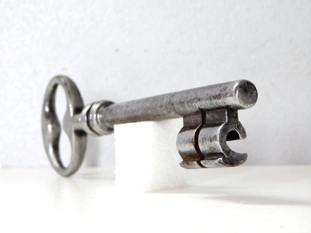 Rare Model 5.1/8" Antique French Key,19th Century,wrought iron,Hand Forged