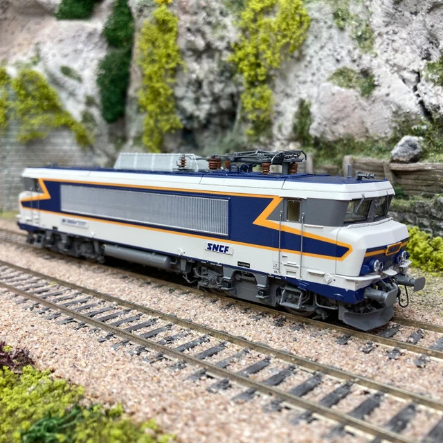 LOCOMOTIVE ELECTRIQUE BB107258, CORAIL, LOGO CARMILLON,DEPOT TOULOU