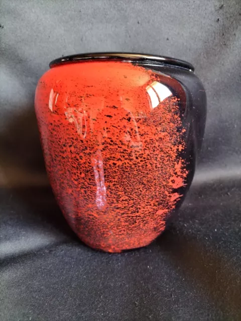 Jean-Claude Novaro / Vase en verre teinté poudré rouge-noir puissant / 1975