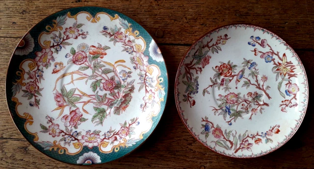 2 SOUCOUPES EN PORCELAINE SARREGUEMINES MINTON N° 215 et 252.