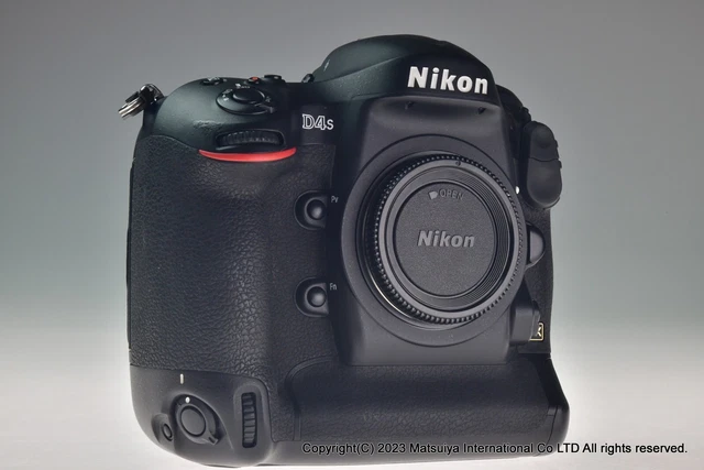 NIKON D4s 16.2MP Digital Camera Body Excellent