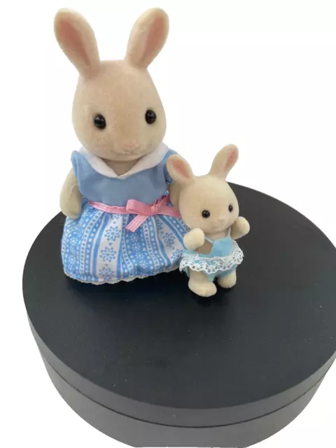 Sylvanian Families Milk Rabbit Periwinkle Family Mum and Baby Calico Critters
