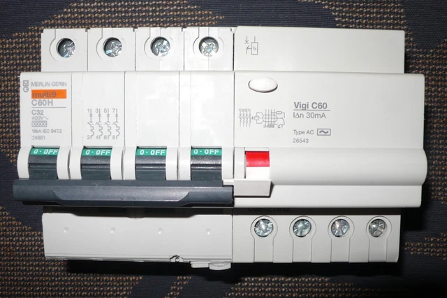 Disjoncteur différentiel Legrand DX3 25A courbe C 300mA 4 Po Disjoncteur différentiel Legrand DX3 25A courbe C 300mA 4 Po