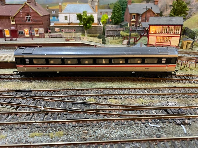 hornby-oo-gauge-inter-city-125-coach-number-42251-average-condition
