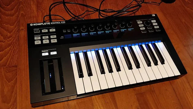 komplete kontrol s25