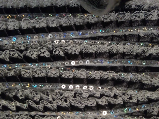 Garde décorative dentelle avec paillettes pour bord à coudre 20 mm noir - 5 mètres
