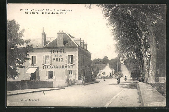 CPA Neuvy-sur-Loire, Rue Nationale, Cote Nord, Hotel de la Paix
