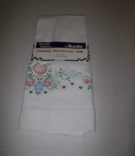 Par de fundas de almohada de colección Bucilla edición especial CORAZONES FLORALES bordadas estampadas