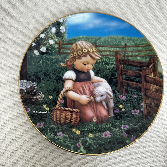 Danbury Mint - MI Hummel Plate Collection Gentle Friends Series - Favorite Pet