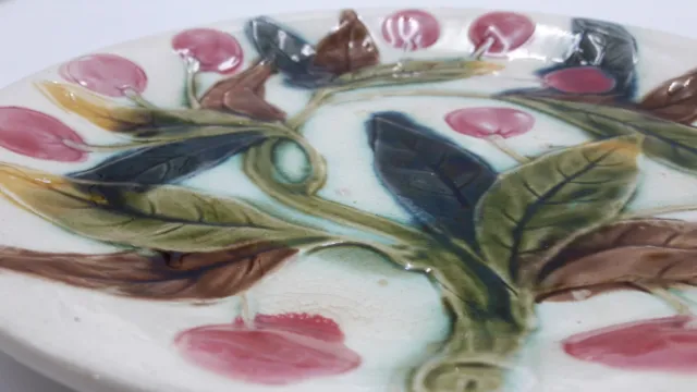Assiette Ceramique Barbotine Decor Cerise Et Feuillage Collection 5
